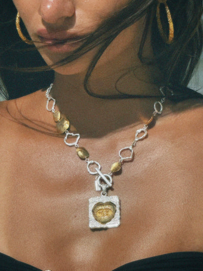 Gold earrings - Exquisite jewelry for adding elegance and charm to any outfit.