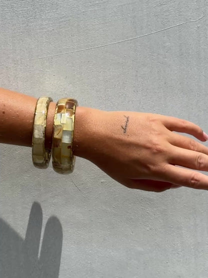 AVAIA BANGLE